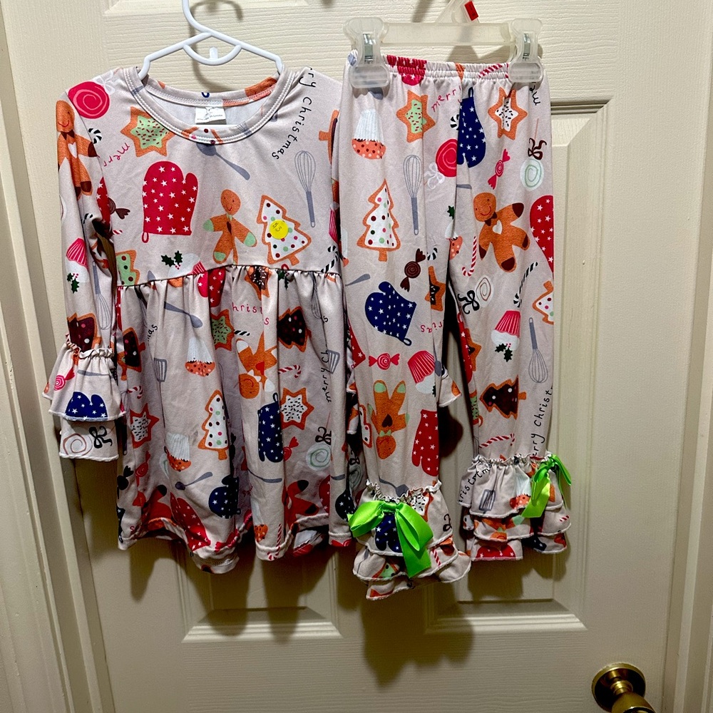 Little girls 2 pc Christmas outfit. Size 3T. From Two Cute Boutique